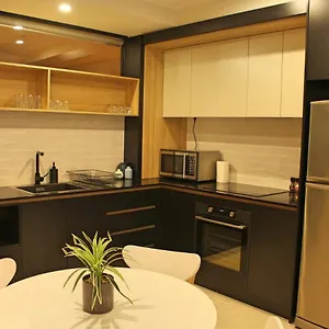 Stylish, Modern, Cute As A Button - Braddon Cbd Apartment